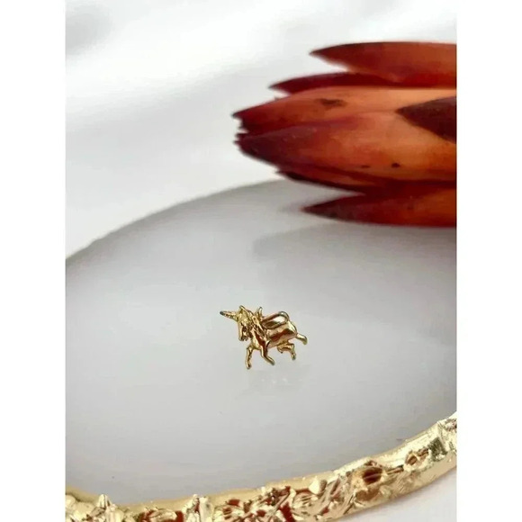 Vintage Gold Colored Dainty Unicorn Brooch Pin - Picture 2 of 8